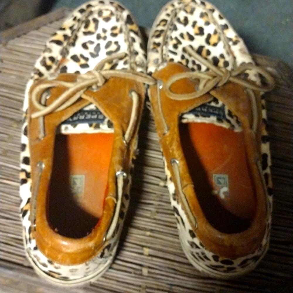 Leopard Sperrys